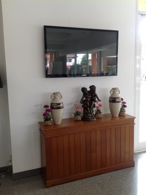 Marsi Pattaya Hotel Buitenkant foto