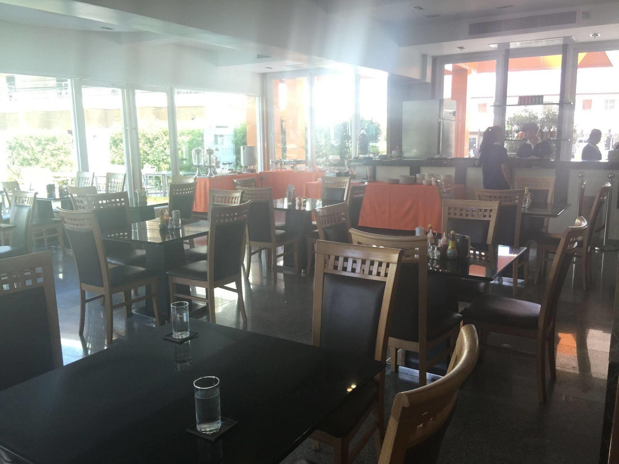 Marsi Pattaya Hotel Buitenkant foto