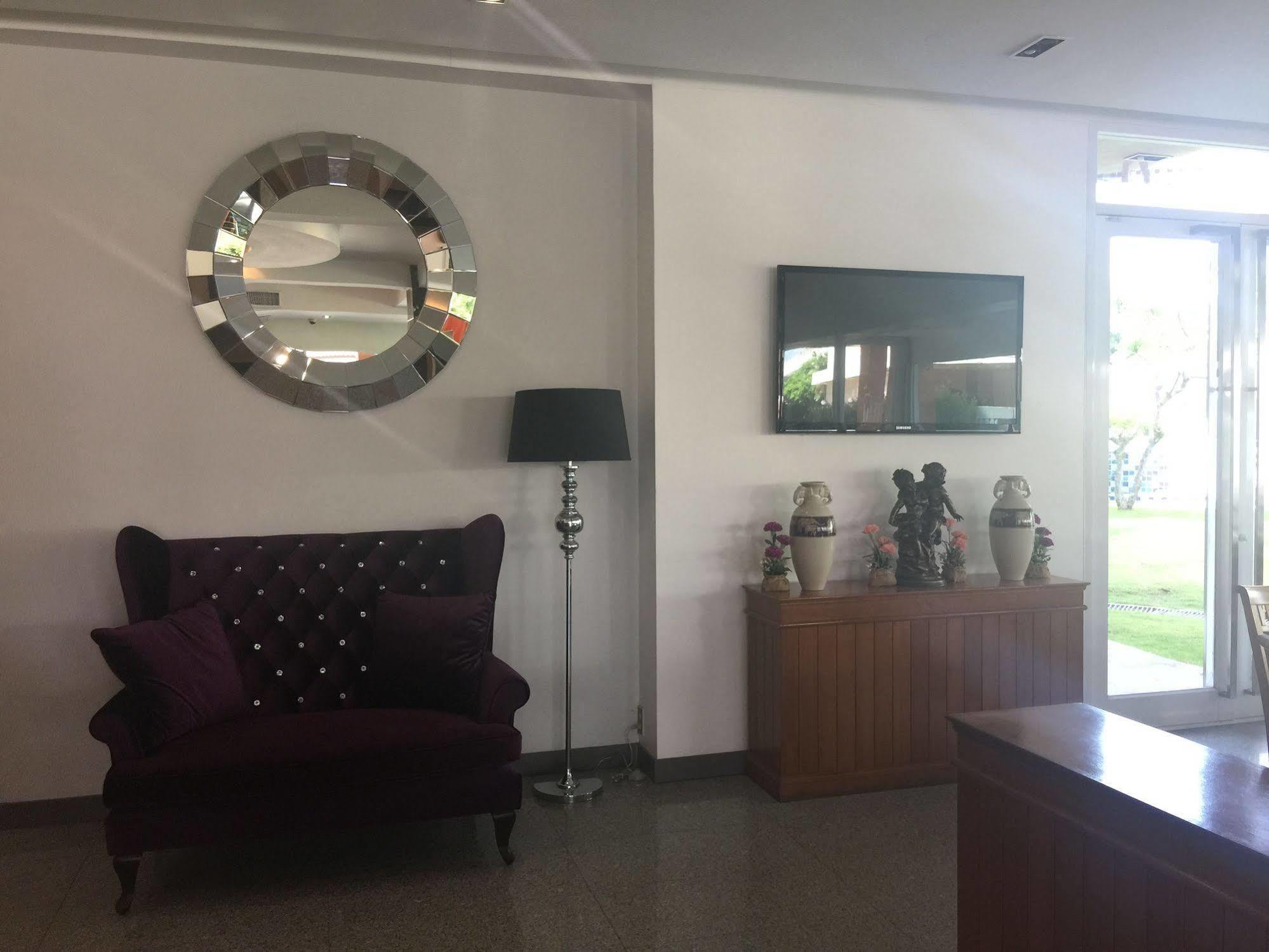 Marsi Pattaya Hotel Buitenkant foto