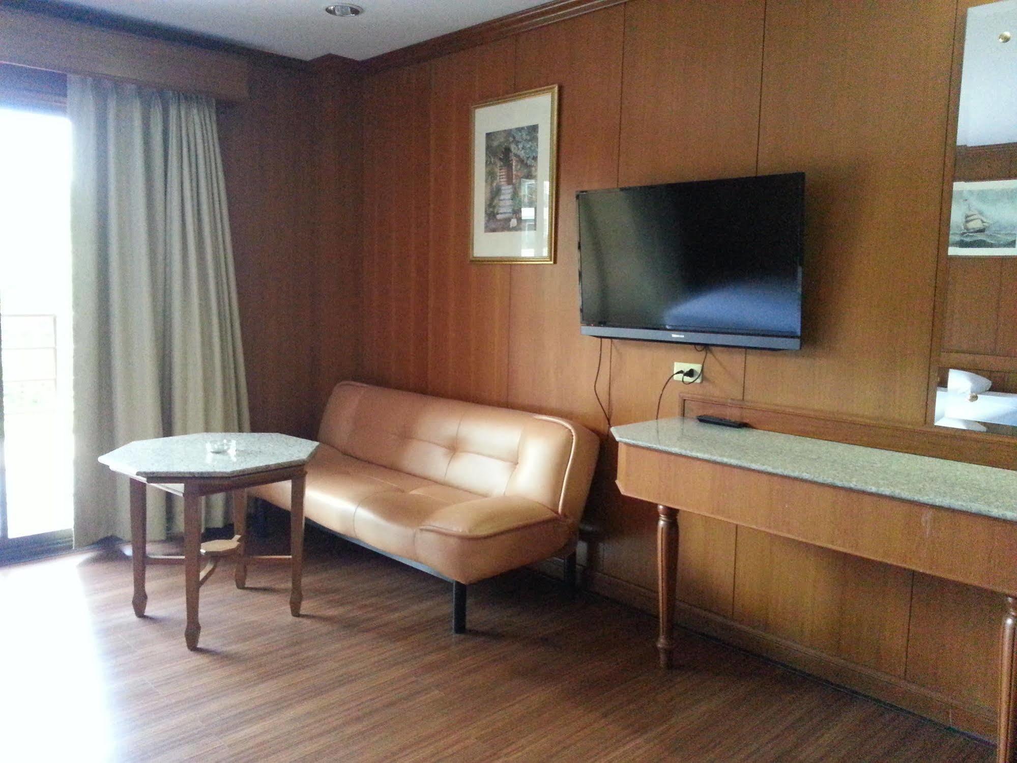 Marsi Pattaya Hotel Buitenkant foto