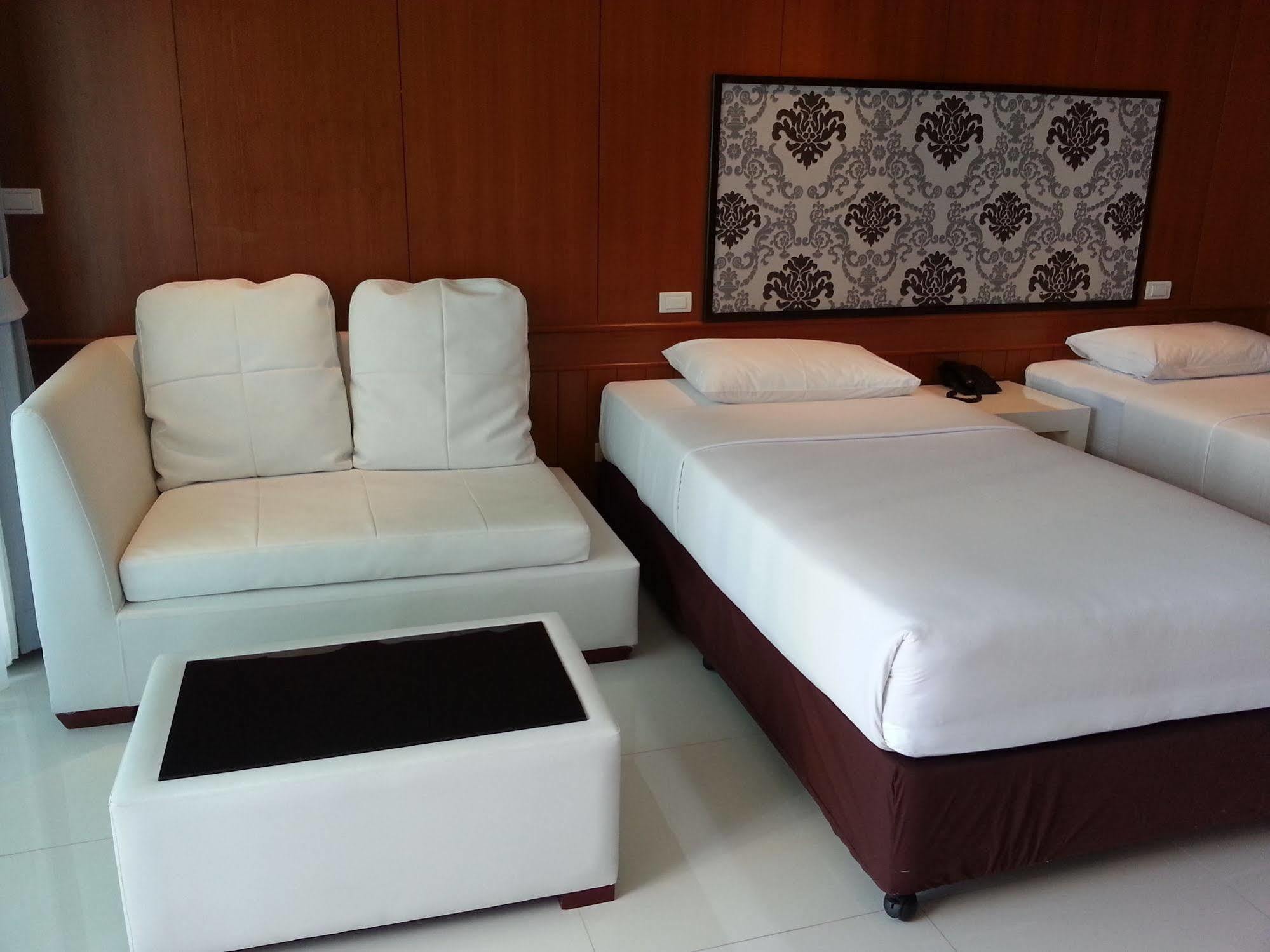 Marsi Pattaya Hotel Buitenkant foto