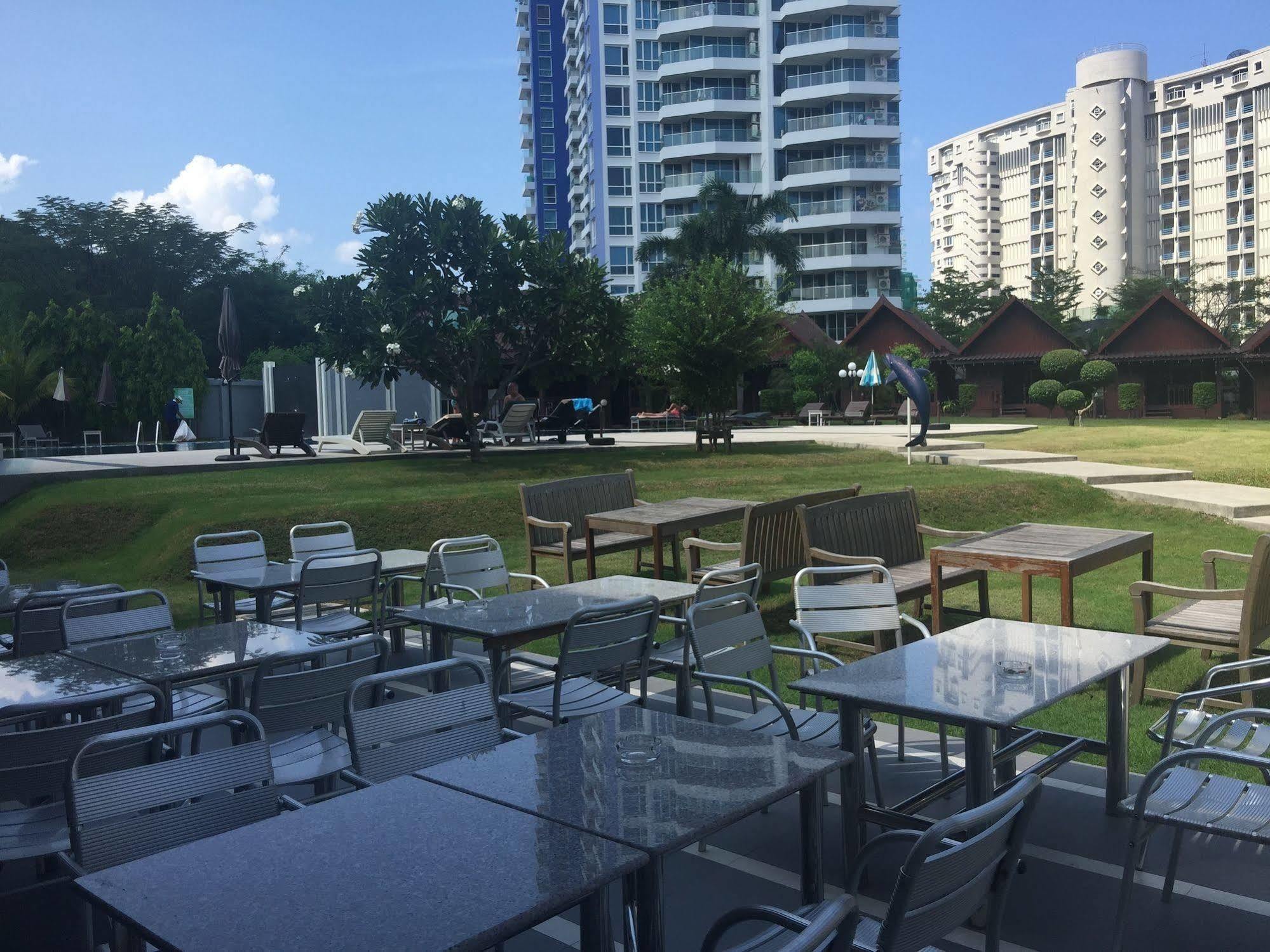 Marsi Pattaya Hotel Buitenkant foto